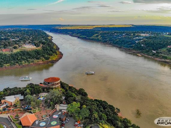 Marco das 3 Fronteiras - Copia.jpg