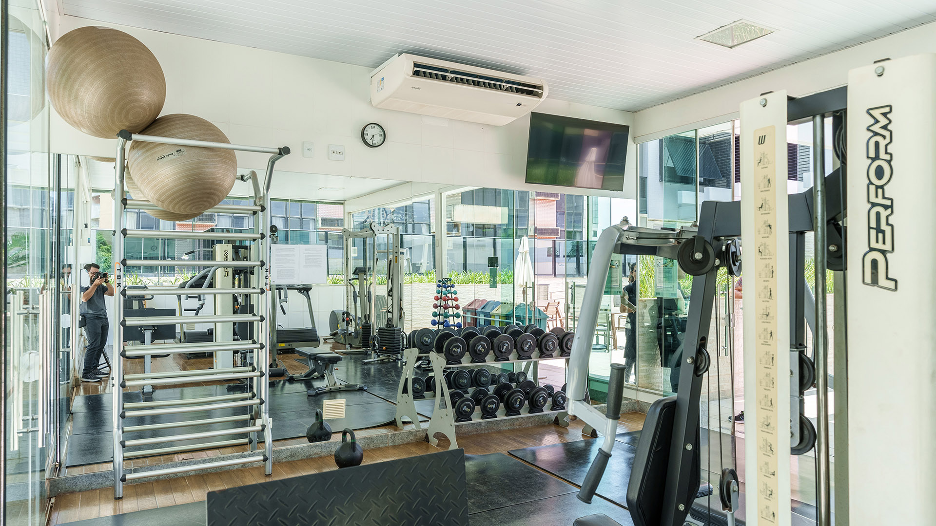 Illustrative image of Athos Bulcão Hplus EXECUTIVE