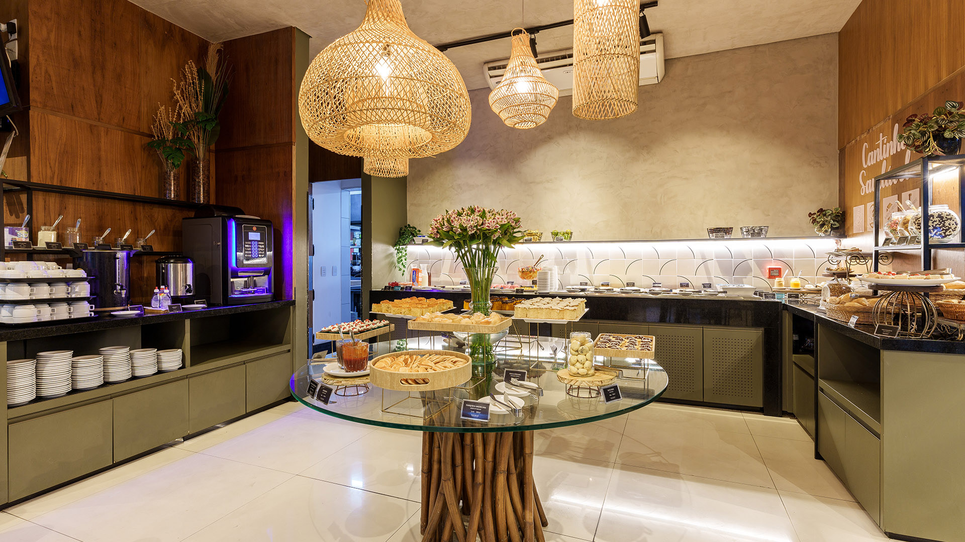 Illustrative image of Athos Bulcão Hplus EXECUTIVE