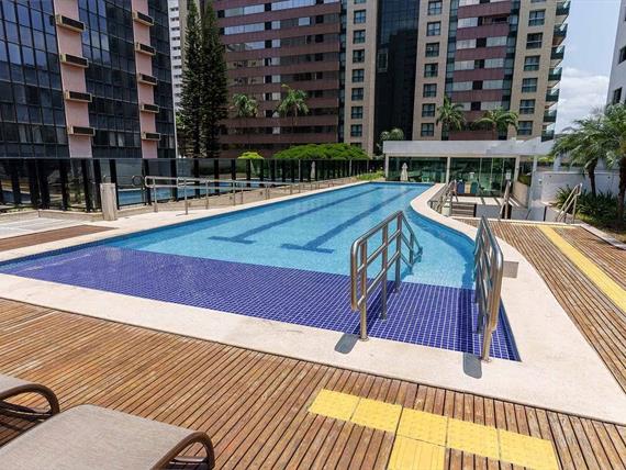 piscina-hotel-athos-bulcao-brasilia.jpg