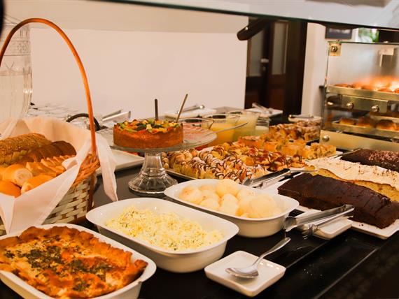 buffet cafe.jpg