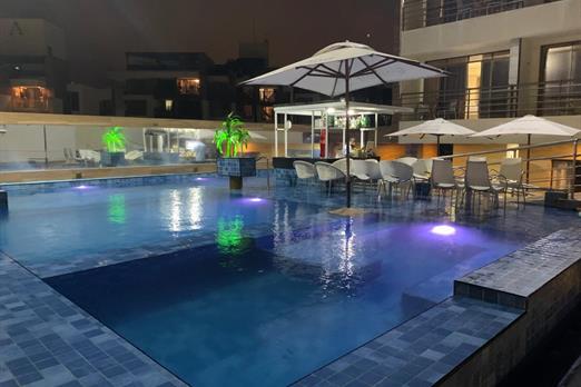 PISCINA NOTURNA 4.jpg