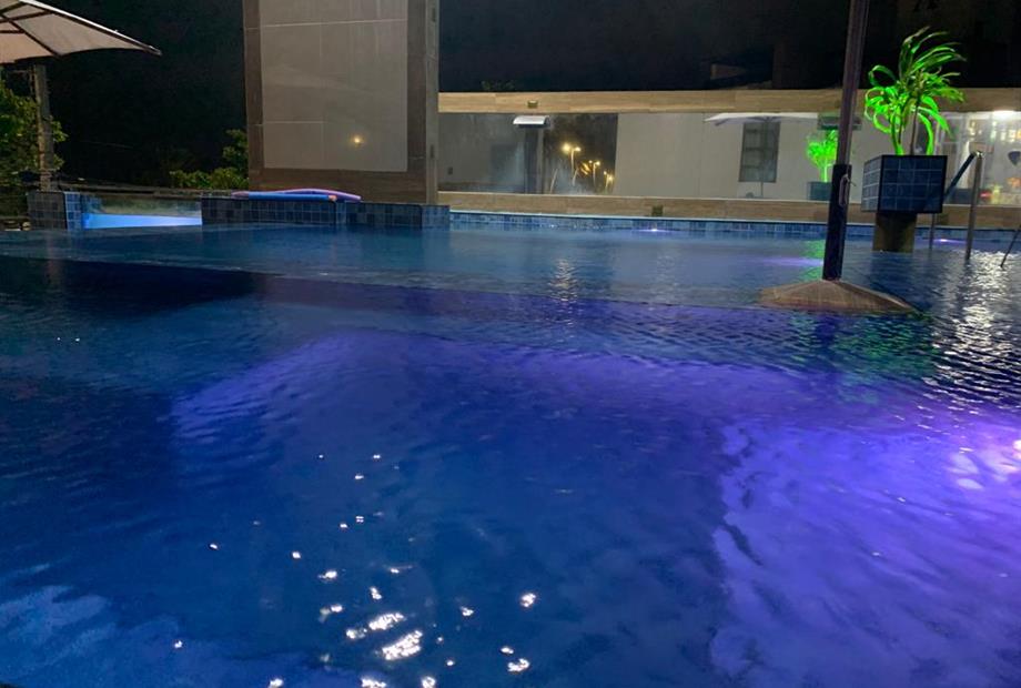 PISCINA NOTURNA 3.jpg