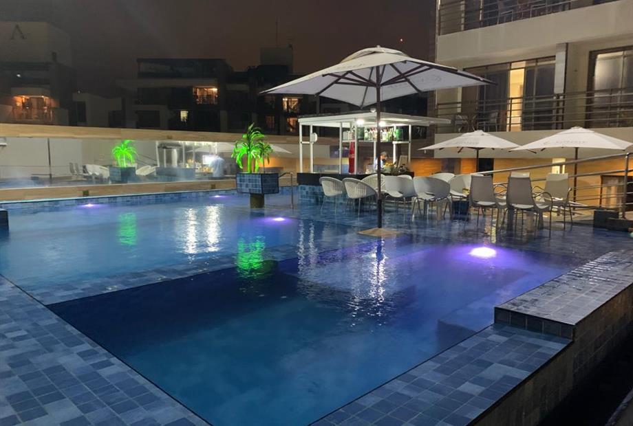 PISCINA NOTURNA 4.jpg