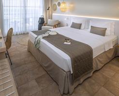 Prime Apartment with Side Sea View