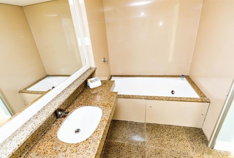 SUÍTE JUNIOR BANHEIRO 3.jpg