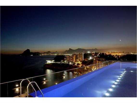 piscina & vista.jpg