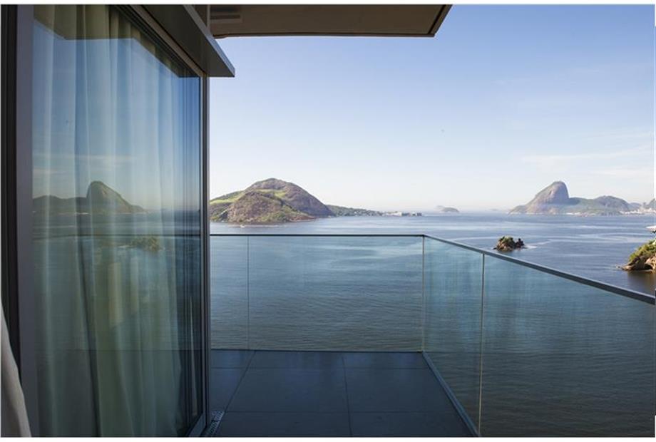 Varanda Suite Luxo Frente Mar.jpg