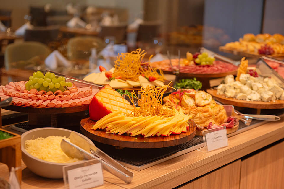 hotel_deville_salvador-restaurante_5.jpg