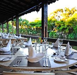 hotel_deville_salvador-restaurante_1.jpg