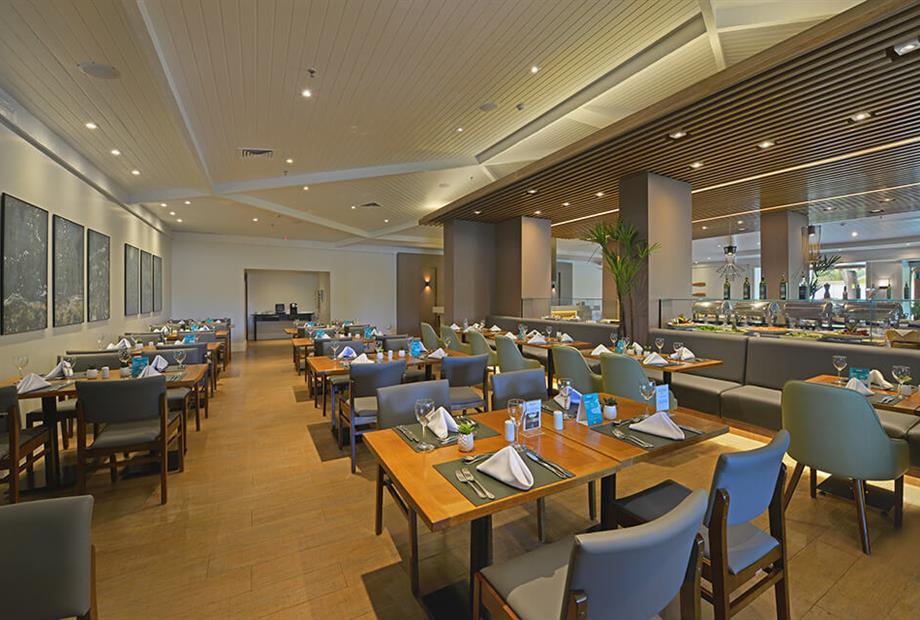 hotel_deville_salvador-restaurante_3.jpg
