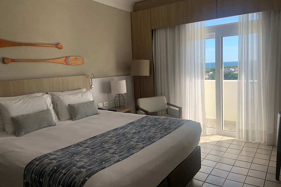hotel_deville_salvador-premium_1_cama_3.jpg