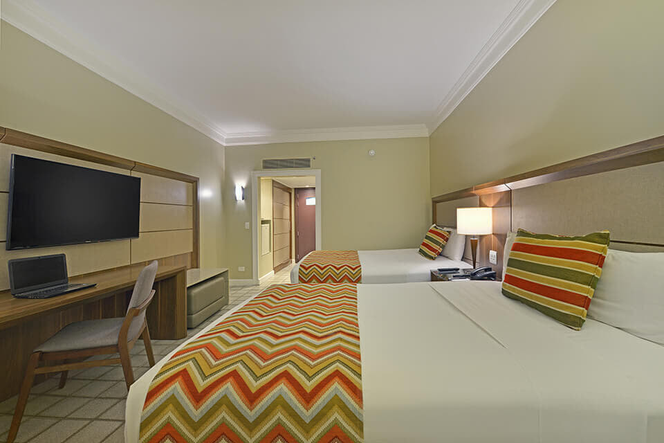 hotel_deville_salvador-luxo_2_camas_2.jpg