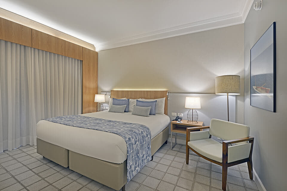 hotel_deville_salvador-luxo_sup_1_cama_1.jpg