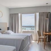 SUPERIOR TWIN COM CAMA EXTRA FRENTE MAR