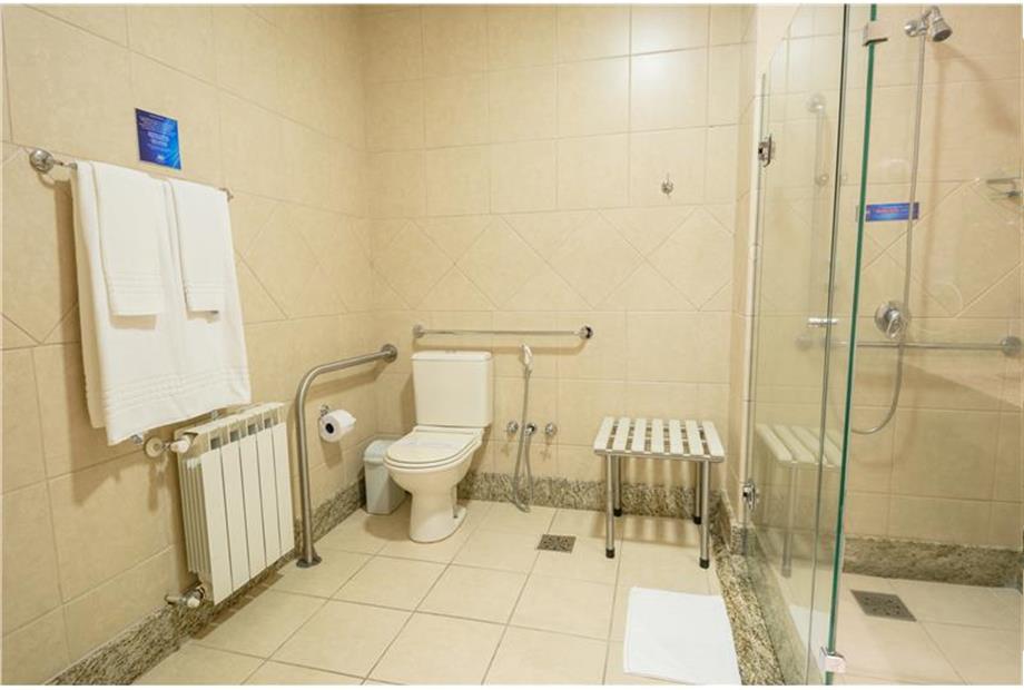 BANHEIRO COM ACESSIBILIDADE