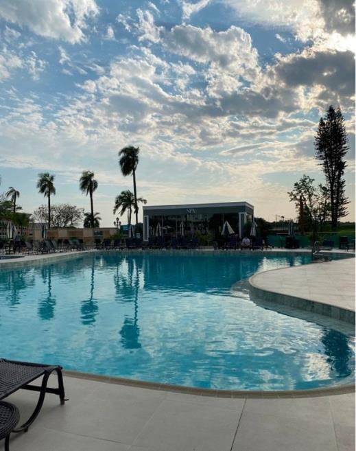 piscina externa - reformada - omnibees.jpg