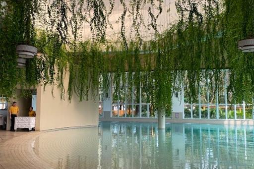 piscina coberta - formato de praia - omnibees.jpg