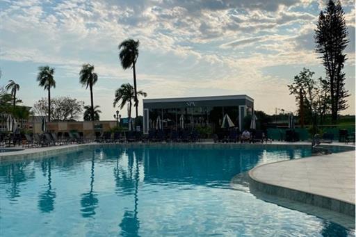 piscina externa - reformada - omnibees.jpg