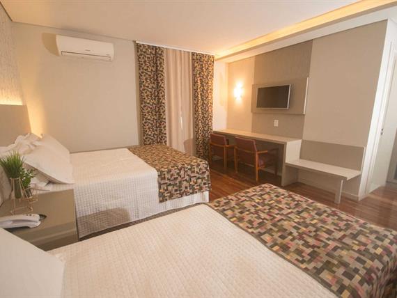 quarto luxo (1).jpg