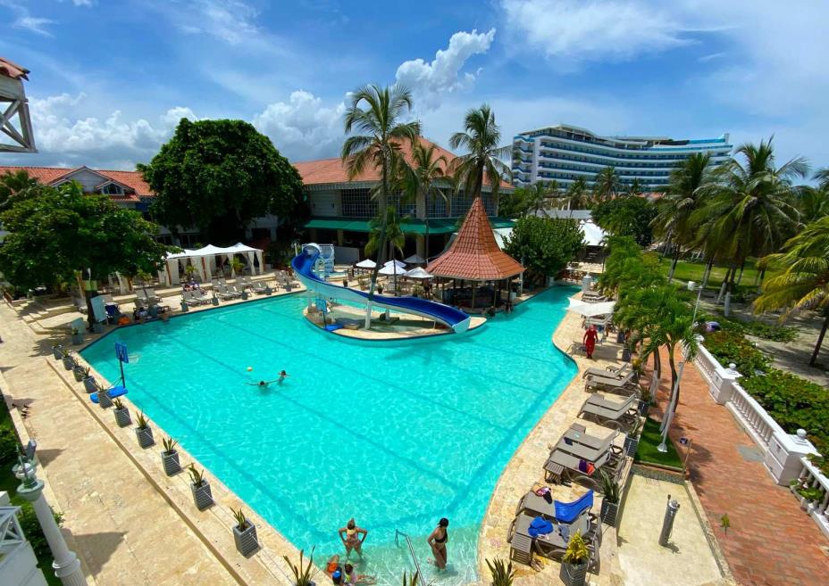 pisicina tobogan hotel americas 2.jpg