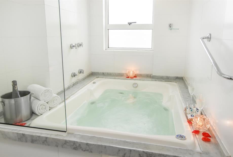 banheiro master (3).jpg