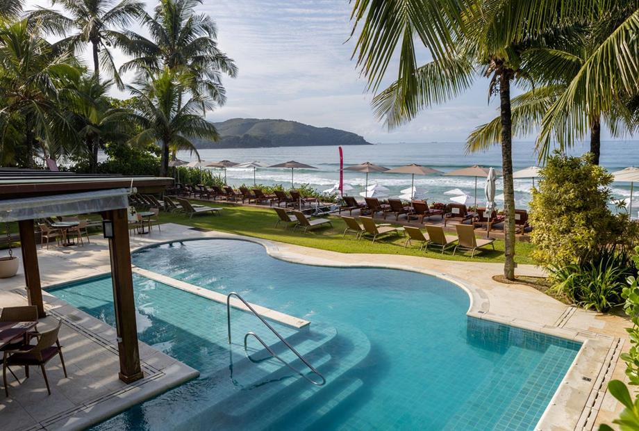 piscina 4 omnibees.jpg