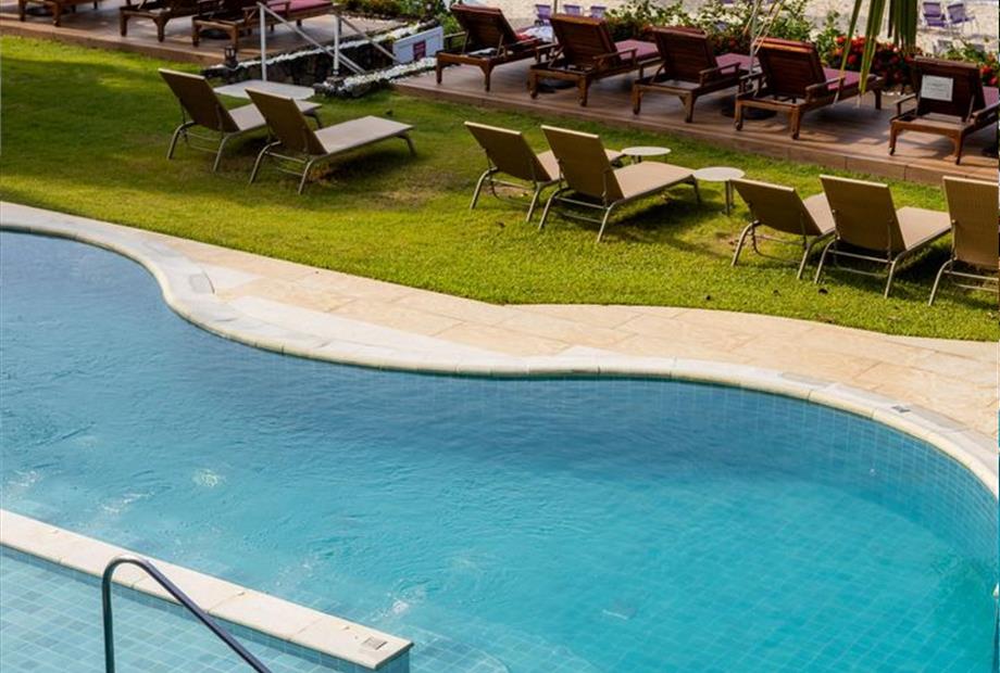 piscina 2 omnibees.jpg