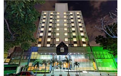 FACHADA NOTURNA