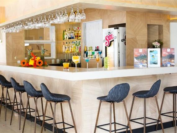 BAR RESTAURANTE 1.jpg