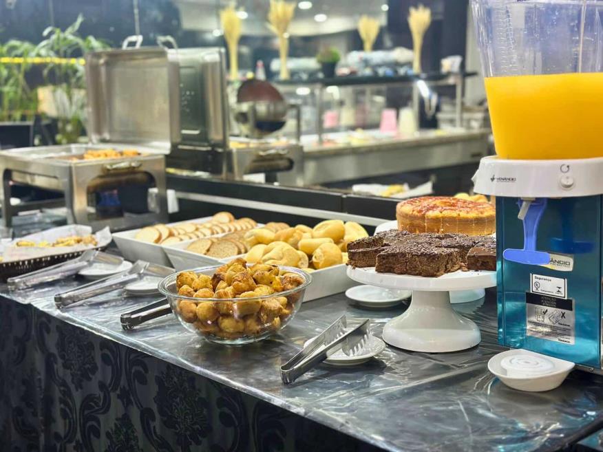 café, bolos, pães e suco.jpg