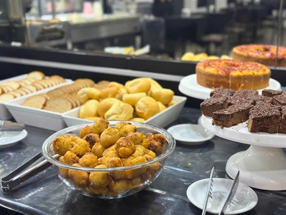 café, bolos e pães.jpg