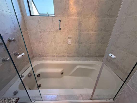 banheira suite master.jpg