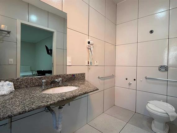 banheiro quadruplo superior.jpg