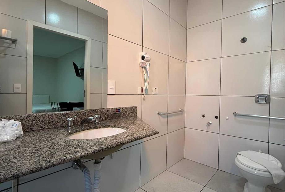 banheiro quadruplo superior.jpg