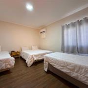 Quadruplo 1 cama de casal + 2 camas de solteiro