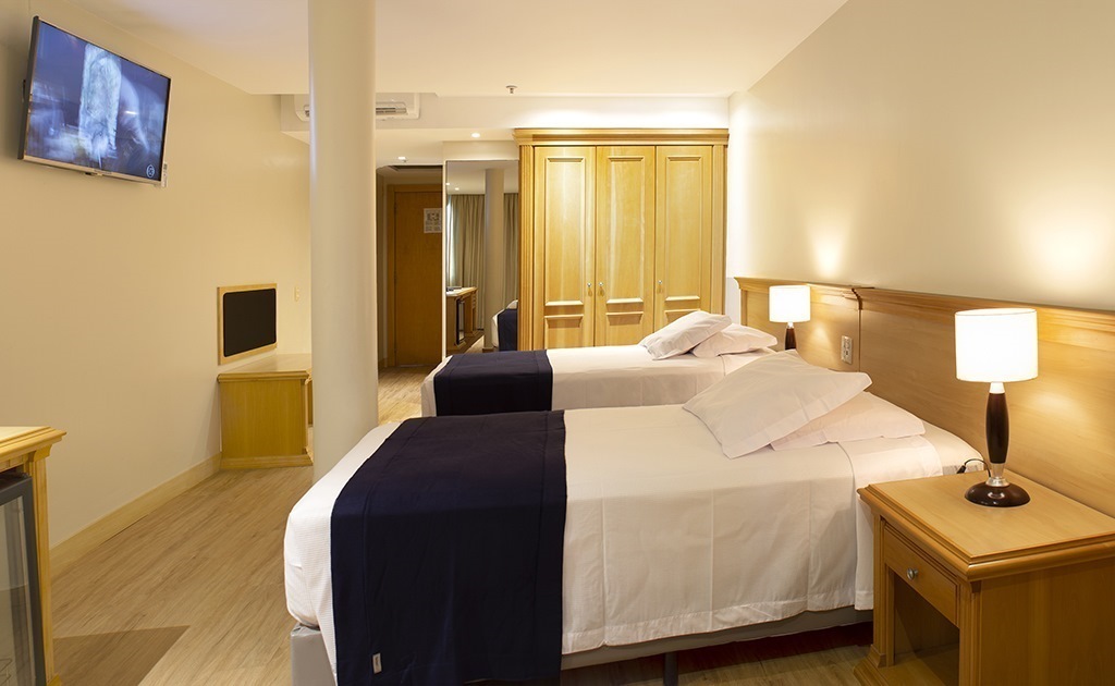 QUARTO_01_VERSO_SITE_MB.jpg