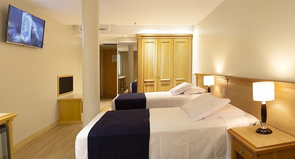 QUARTO_01A_VERSO_SITE_MB.jpg