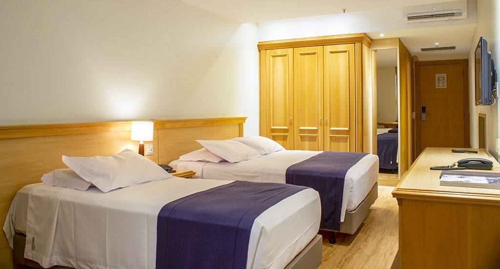 QUARTO_02A_VERSO_SITE_MB.jpg