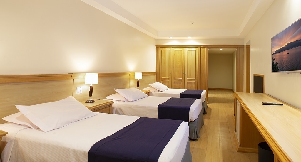 QUARTO_03_VERSO_SITE_MB.jpg