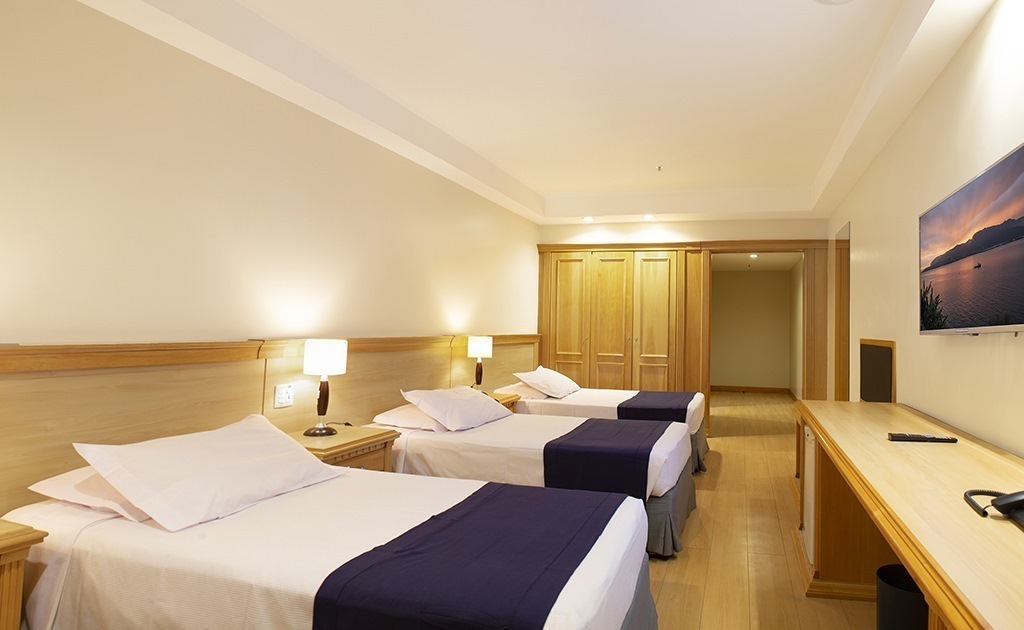 QUARTO_03A_VERSO_SITE_MB.jpg