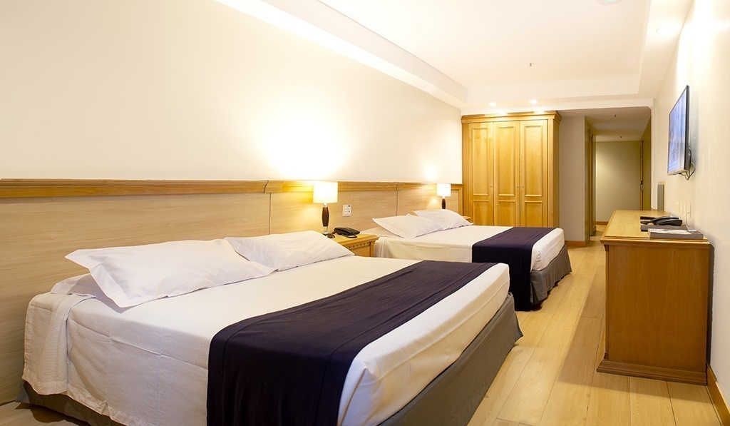 QUARTO_05A_VERSO_SITE_MB.jpg