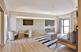 Suíte Executiva Premium Triplo Casal do San Marino Suites Hotel By Nobile