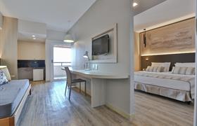 Suíte Junior Premium Triplo Solteiro do San Marino Suites Hotel By Nobile