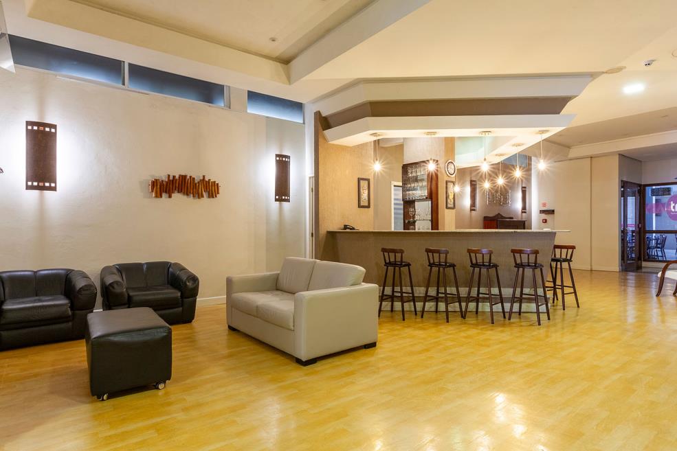 executive_sm_bar_01.jpg