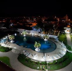 piscina noite_easy-resize.com.jpg