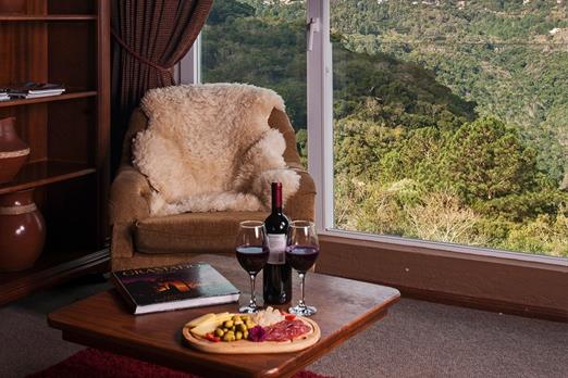 tábua de frios na sala de estar.jpg