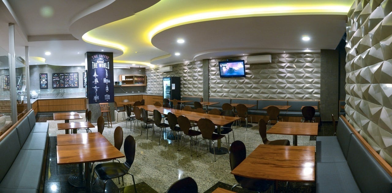 GoldenBlue_restaurante_red.jpg