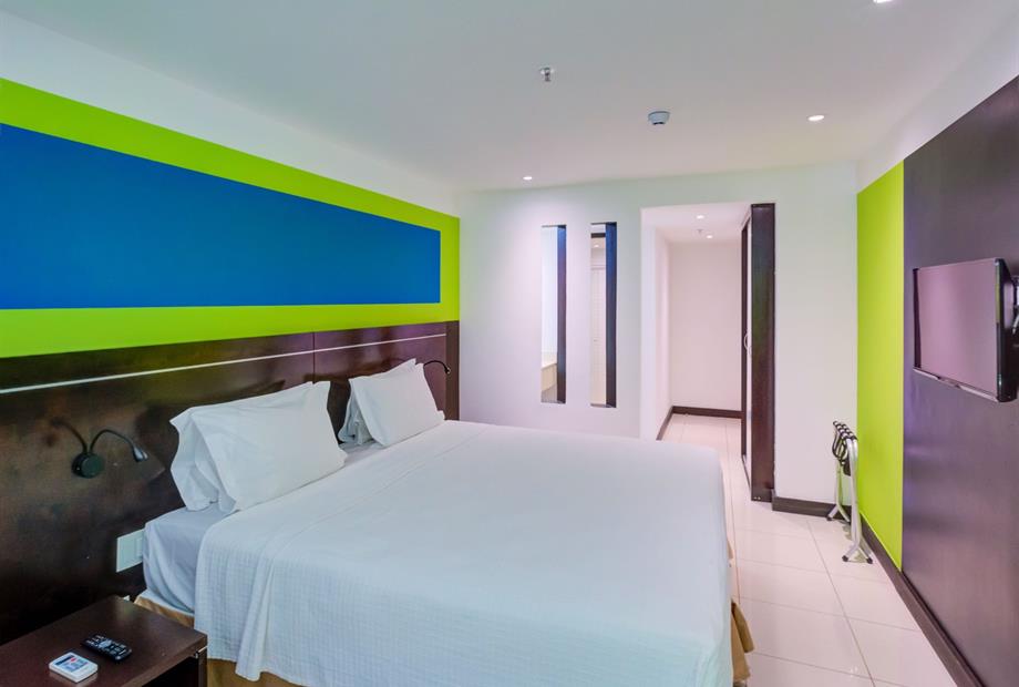 azol0764_5_6 (1).jpg