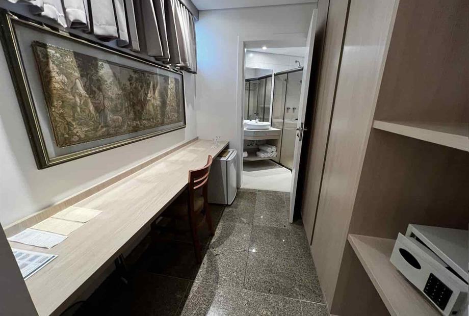 conforto 102 closet-compressed.jpg